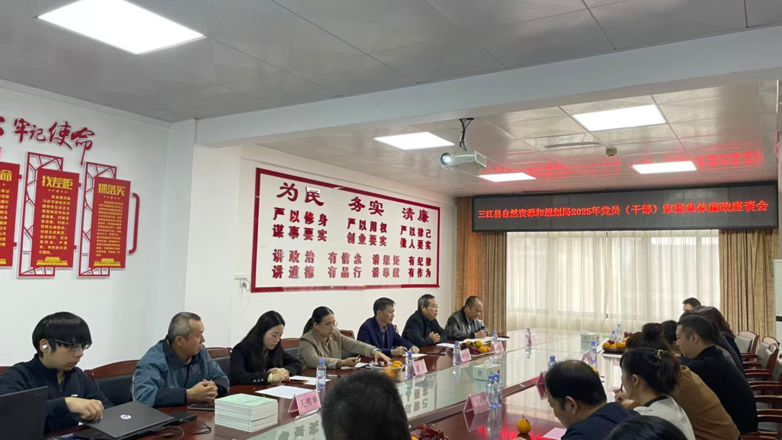 座谈会现场 (2).jpg